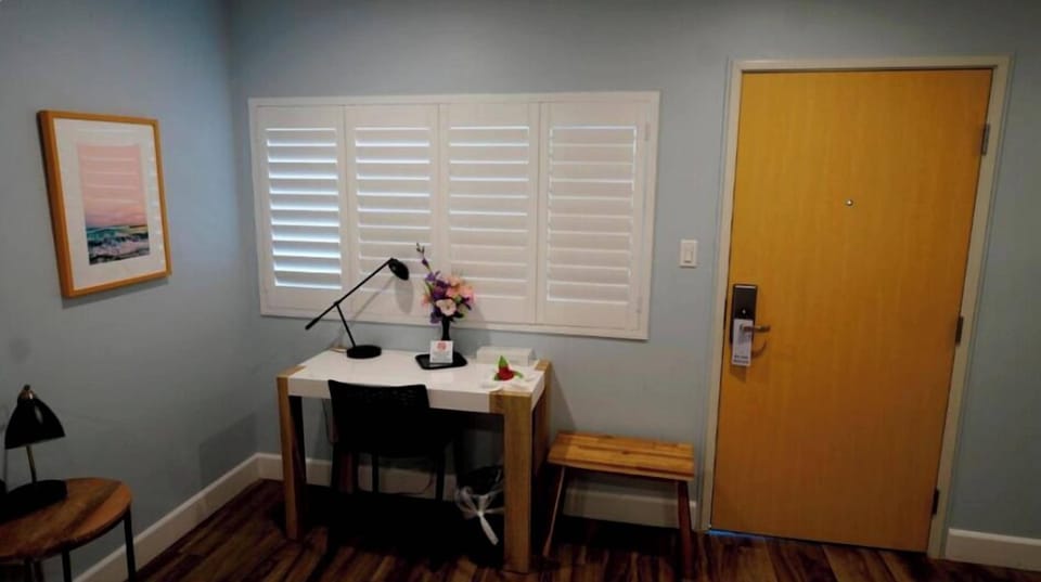1 bedroom, premium bedding, desk, soundproofing