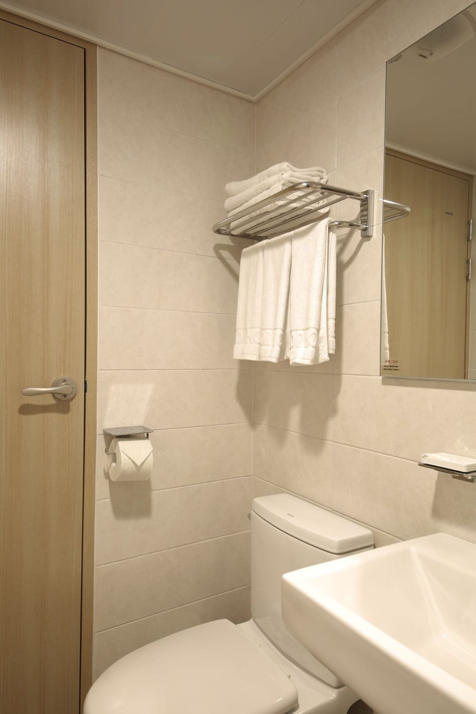 Shower, hair dryer, bathrobes, slippers
