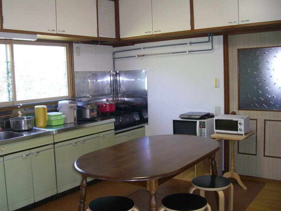 Full-size fridge, microwave, stovetop, electric kettle