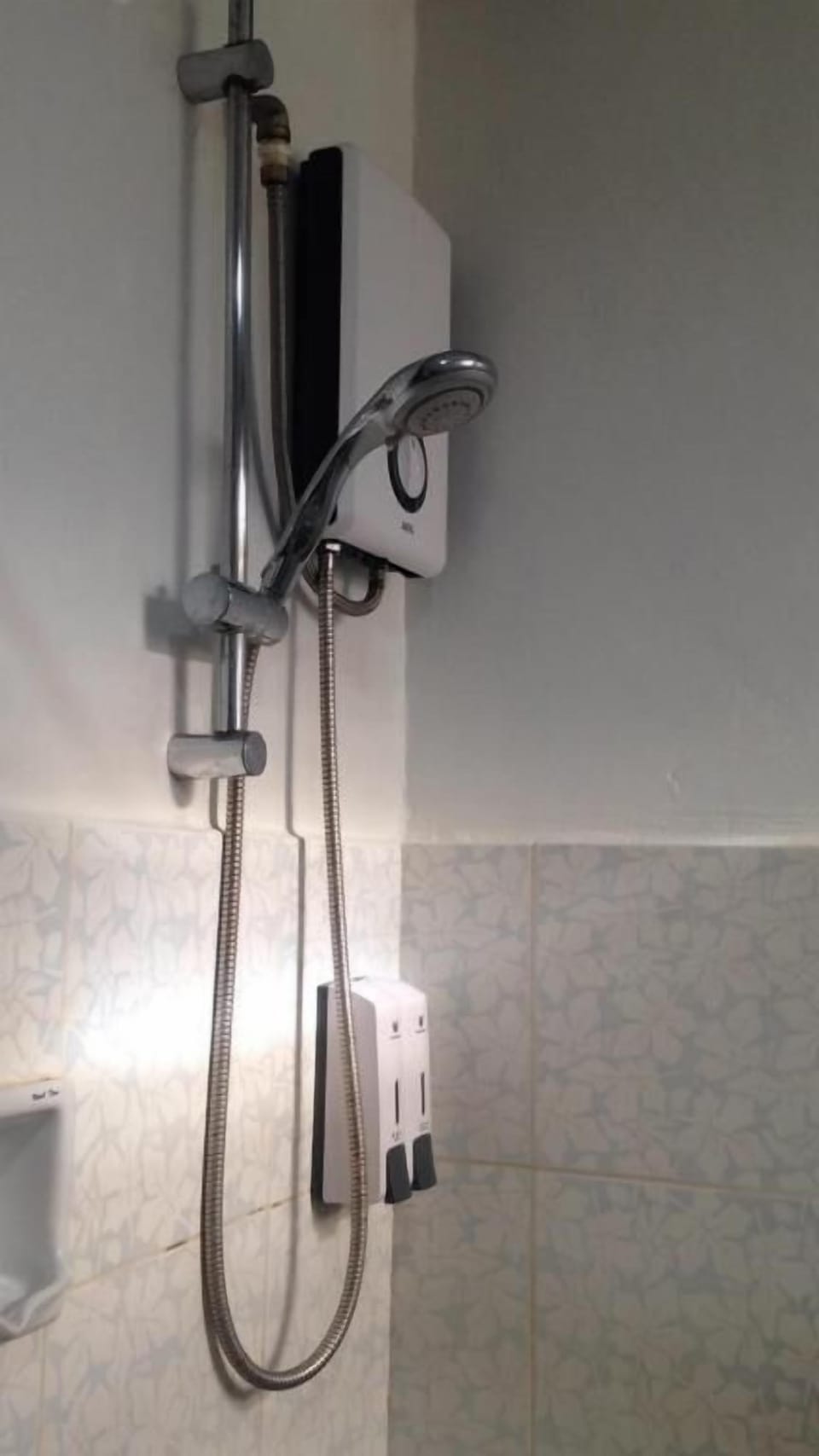 Standard Twin Room, Partial Sea View | Bathroom | Shower, free toiletries, hair dryer, bidet