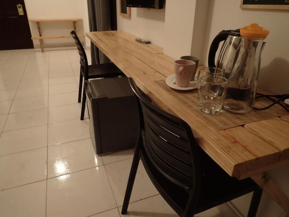 Standard Twin Room, Partial Sea View | Dining