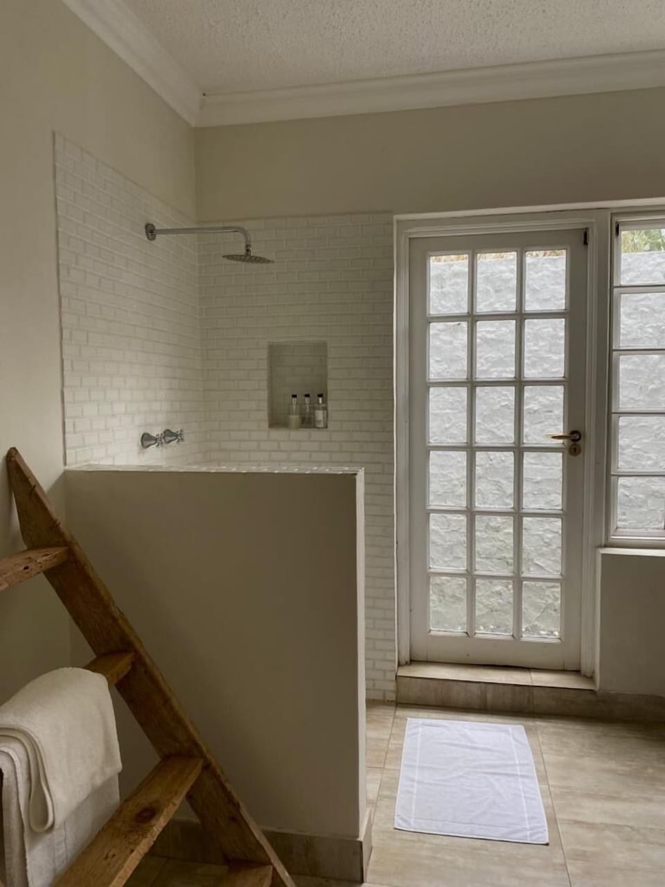 Standard Double Room | Bathroom | Free toiletries, hair dryer, bathrobes, towels