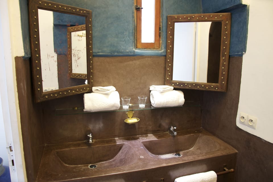 Superior Double or Twin Room (Zwina) | Bathroom sink