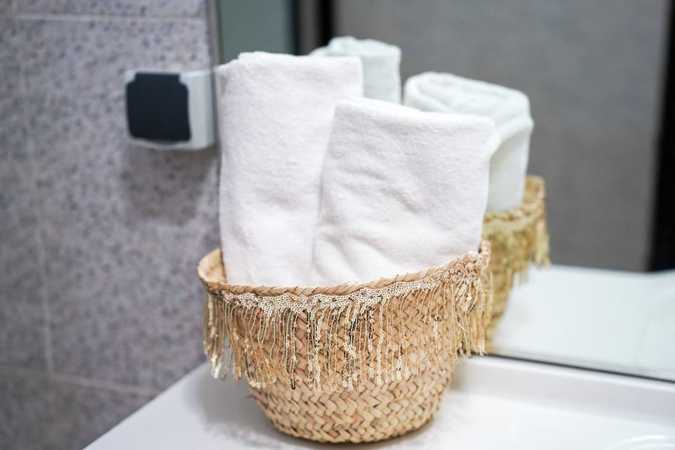 Junior Suite | Bathroom | Shower, rainfall showerhead, free toiletries, slippers
