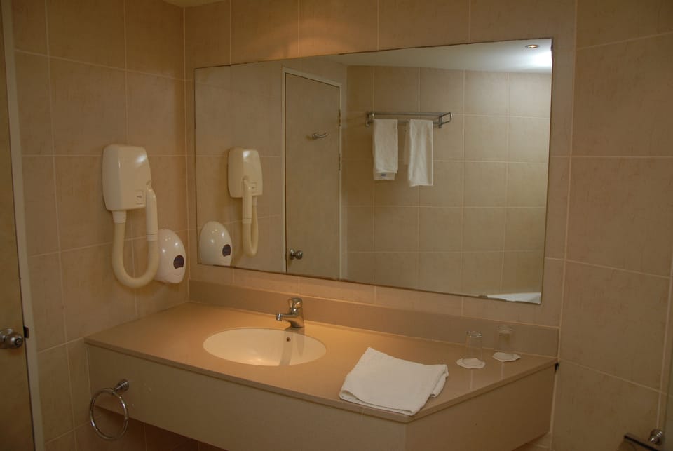 Shower, free toiletries, hair dryer, towels