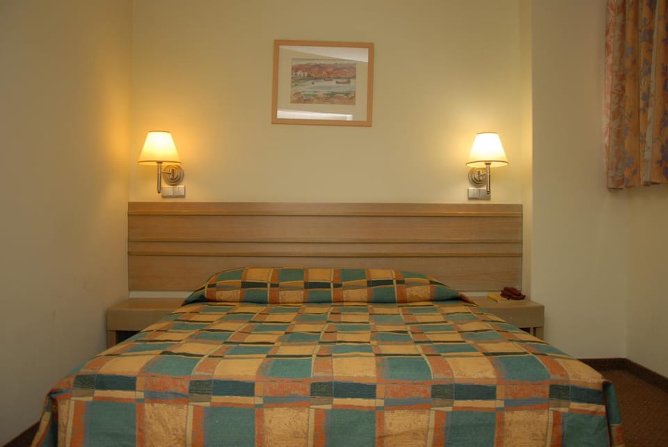 Minibar, in-room safe, soundproofing, iron/ironing board