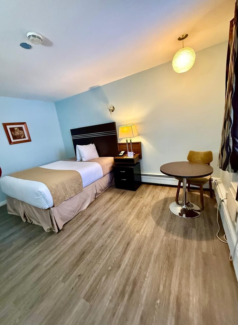 Superior Room, 1 Queen Bed | Desk, WiFi (free), bed sheets