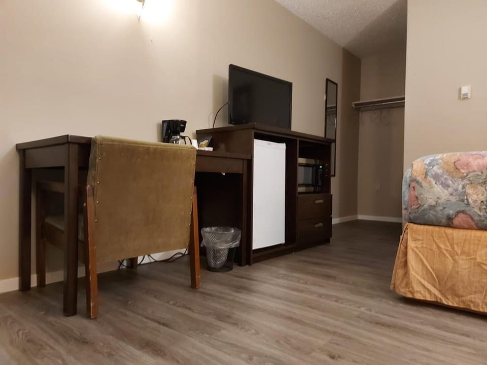 Superior Room, 1 Queen Bed | Desk, WiFi (free), bed sheets