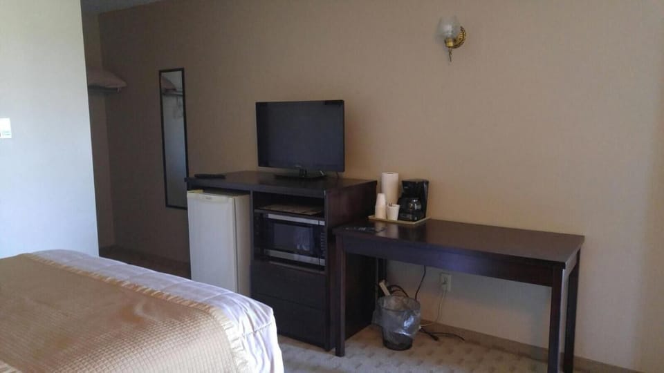 Superior Room, 1 Queen Bed | Desk, WiFi (free), bed sheets