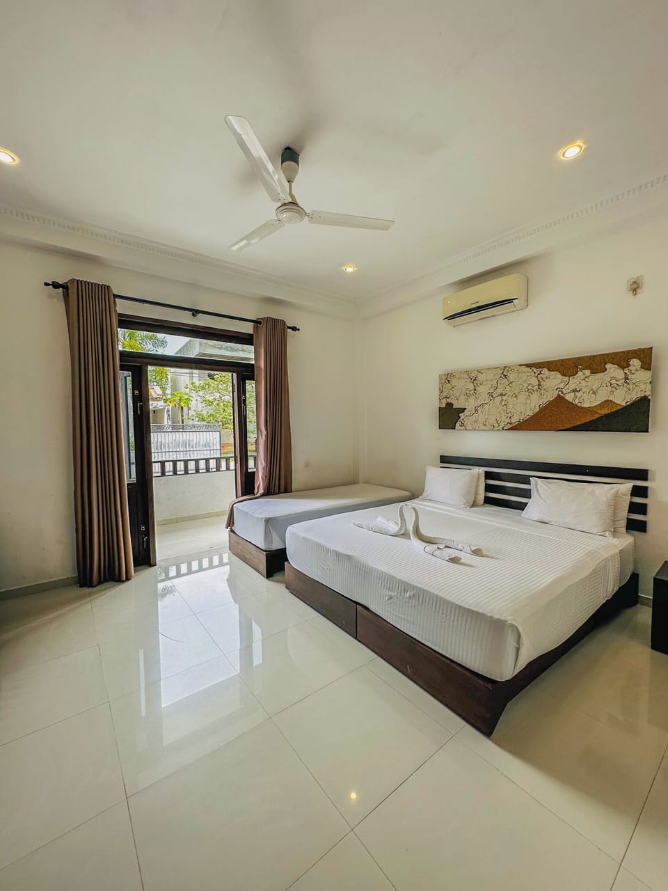 Desk, iron/ironing board, rollaway beds, free WiFi