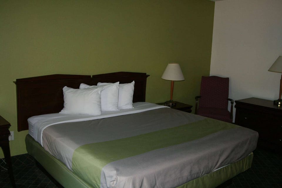 WiFi (free), bed sheets
