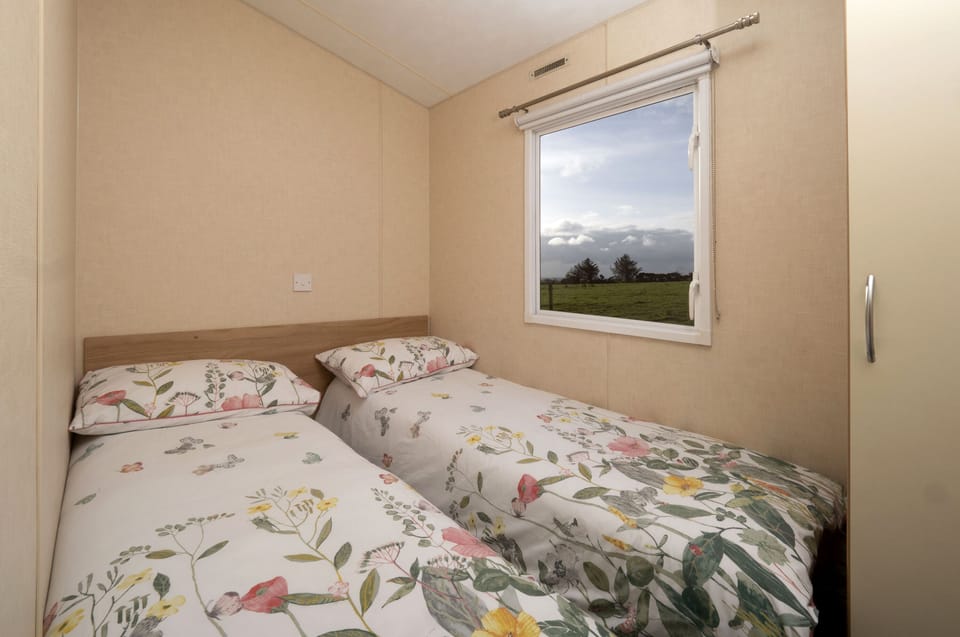 Mobile Home, Private Bathroom | Iron/ironing board, free WiFi, bed sheets