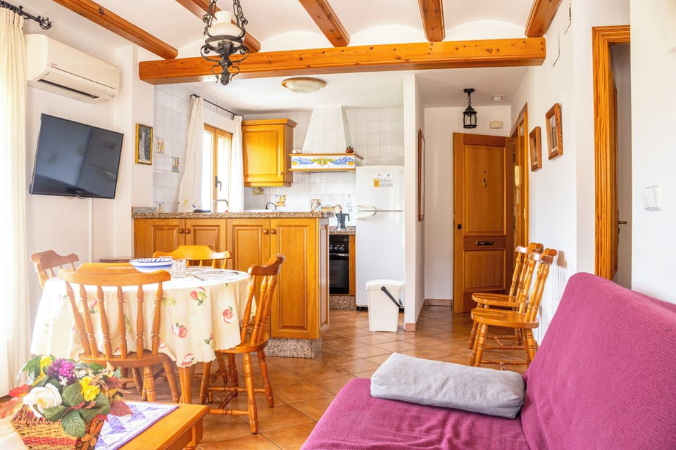 Comfort Apartment, 2 Bedrooms, Kitchen | Living area | 40-inch TV with digital channels, fireplace
