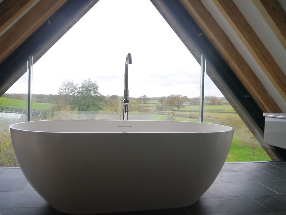 Deluxe Double Room, Ensuite (With free-standing bath) | Bathroom