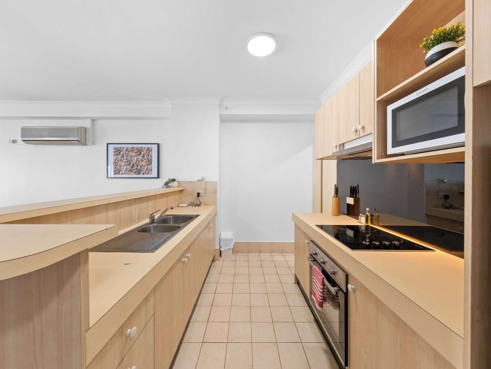 Cook and dine with ease in a well-designed, fully equipped kitchen.