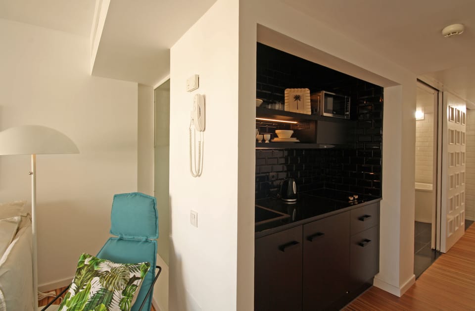 Junior Suite (Superior) | Private kitchen | Fridge, microwave, stovetop, toaster