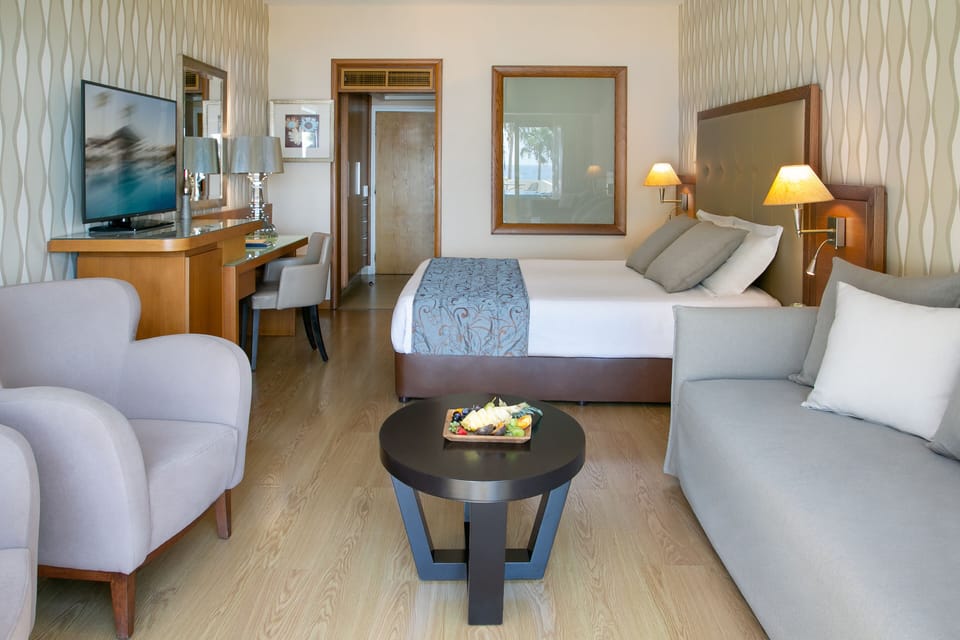 Deluxe Terrace Suite Sea View with Outdoor Whirlpool | Living area | Flat-screen TV