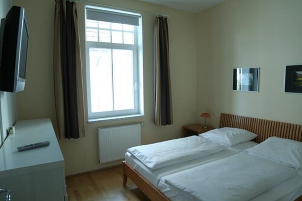 1 bedroom, in-room safe, free WiFi, bed sheets