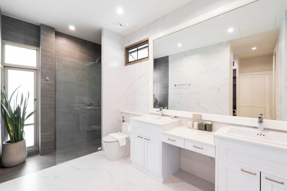 Deluxe Family | Bathroom | Shower, free toiletries, slippers, bidet