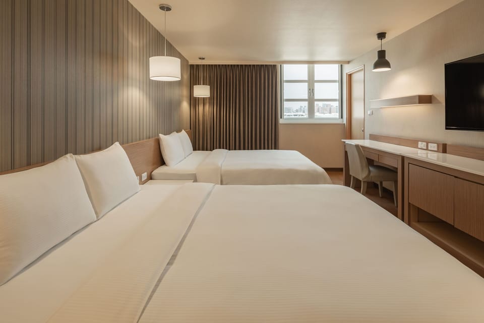 Comfort Quadruple Room | Premium bedding, desk, soundproofing, cribs (free)