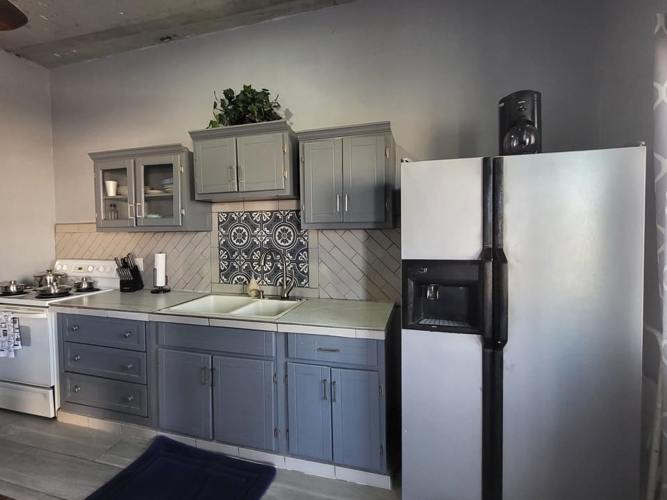Full Size Appliances and plenty of prep space to cook.