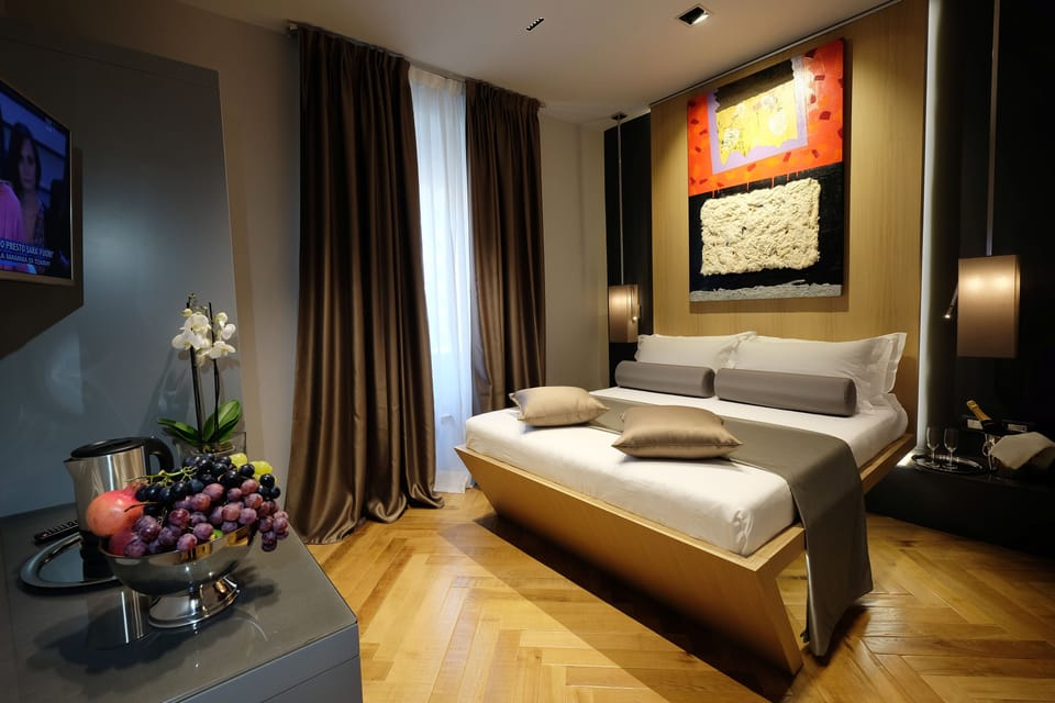 Standard Double Room, 1 Double Bed, Private Bathroom, Courtyard View | Minibar, in-room safe, desk, soundproofing
