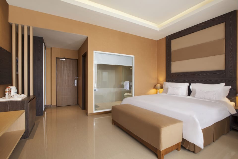 Suite | Desk, free WiFi, bed sheets