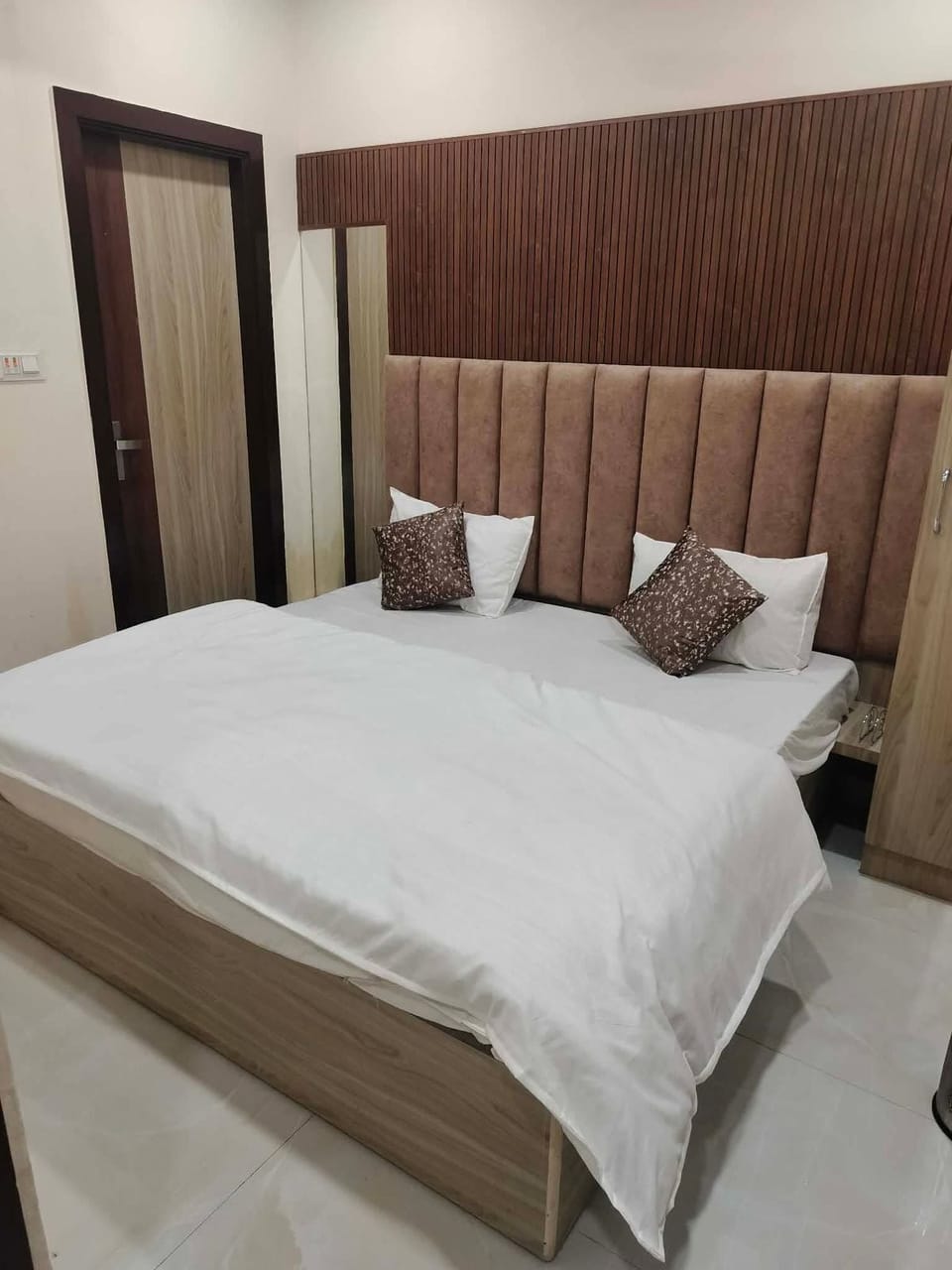 Deluxe Room | Rollaway beds, free WiFi, bed sheets
