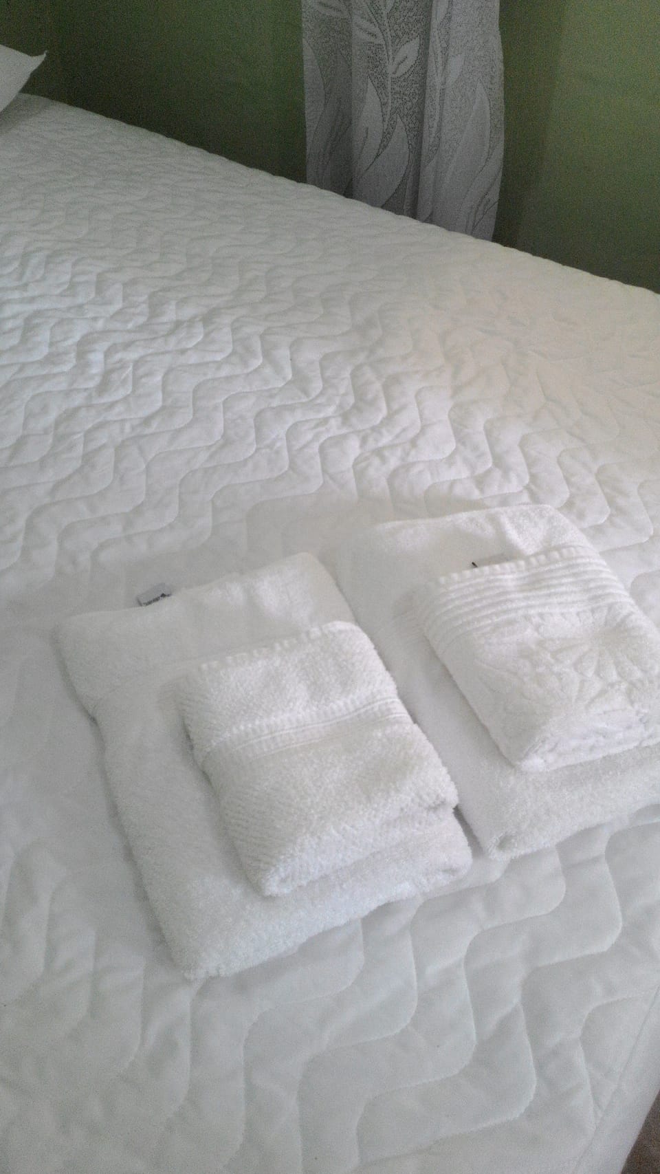 Double Room | Desk