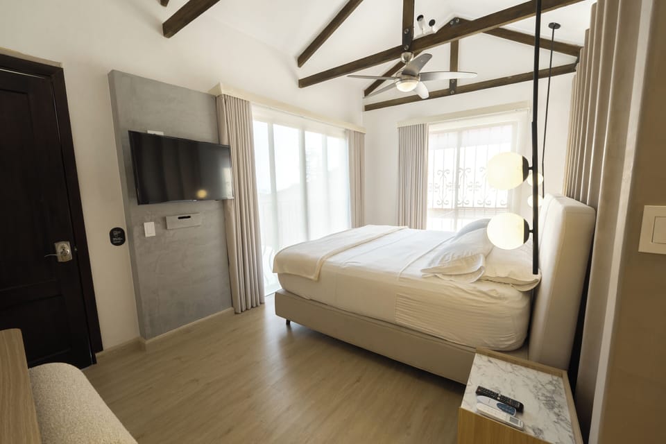 In-room safe, free WiFi, bed sheets