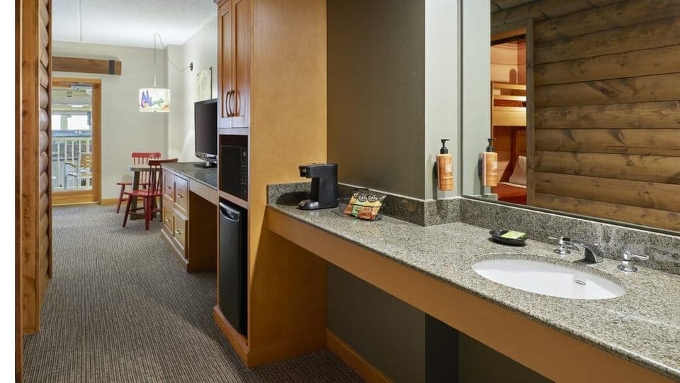 Queen Cabin Suite - Waterpark Balcony | Living area | 45-inch TV with digital channels