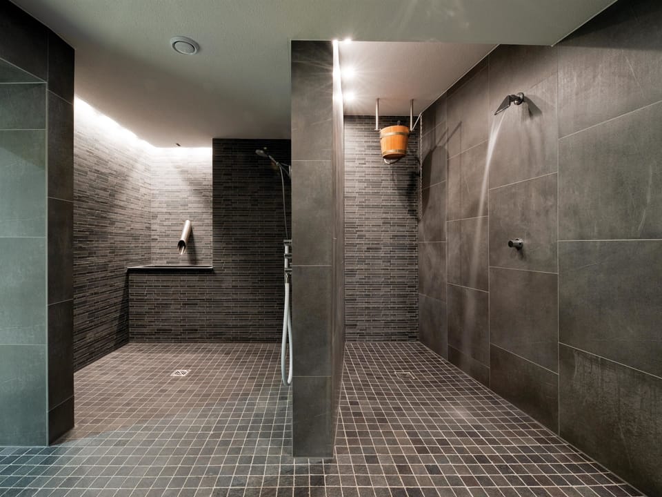 Couples treatment rooms, sauna, hot tub, steam room, body treatments