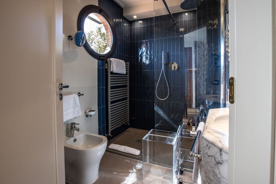 Comfort Double or Twin Room | Bathroom | Shower, free toiletries, hair dryer, bathrobes