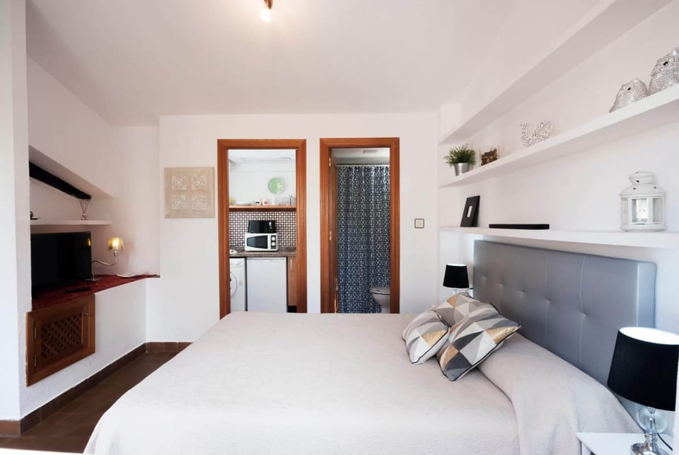 City Penthouse, Terrace | Down comforters, memory foam beds, minibar, desk