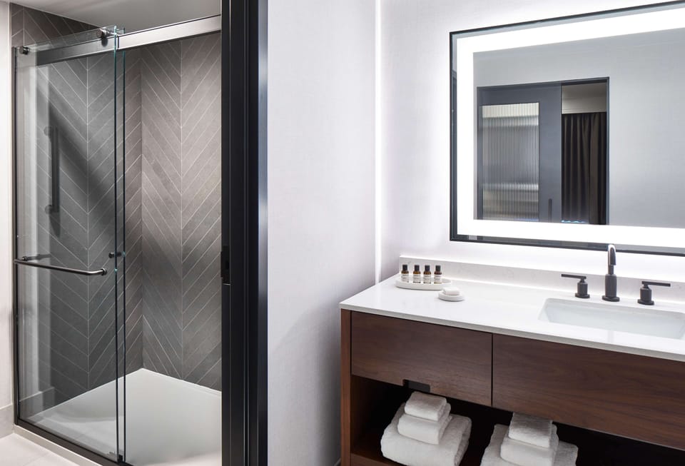 Suite, 1 Bedroom, Balcony | Bathroom shower