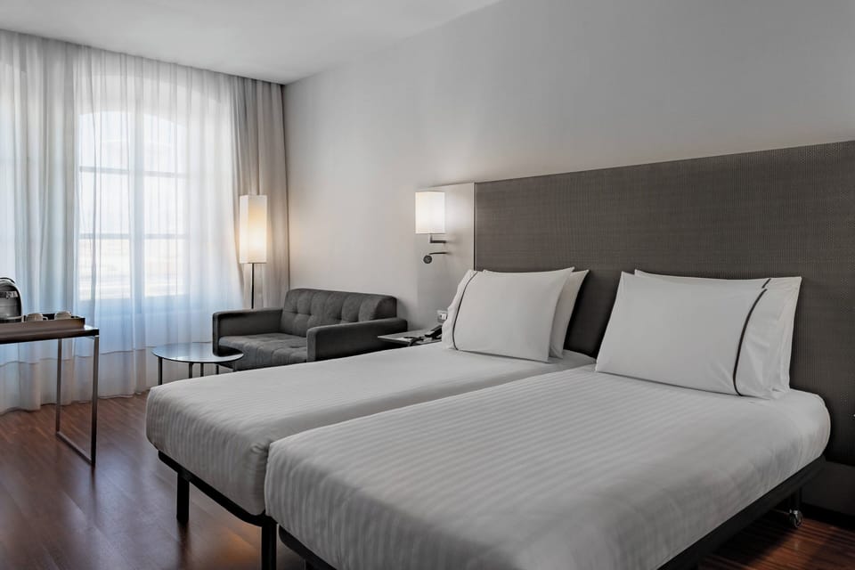 Standard Room, 2 Twin Beds, City View | Hypo-allergenic bedding, pillowtop beds, minibar, in-room safe