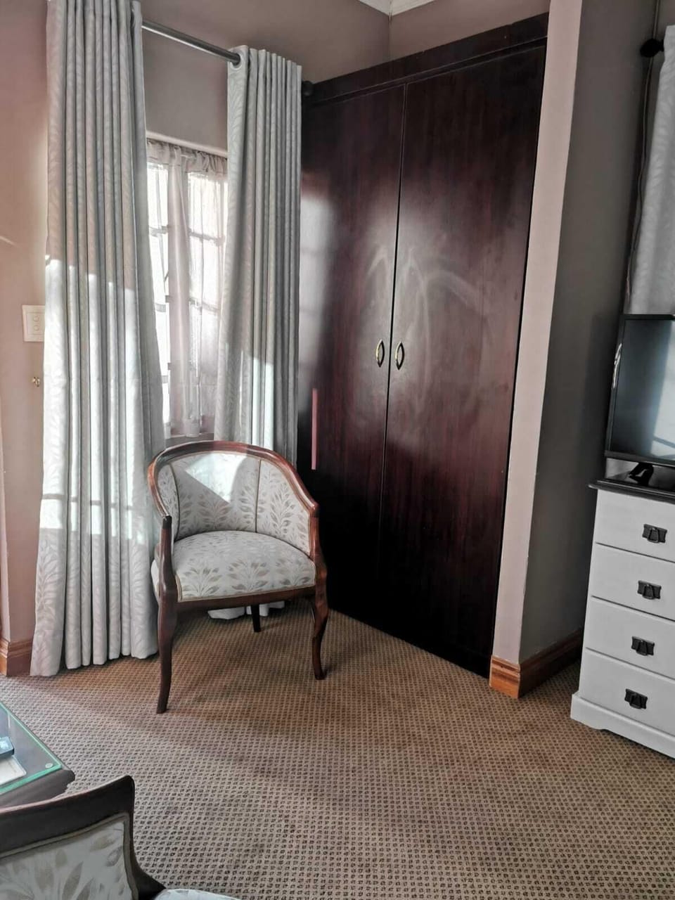 Executive apartments  | Living area | TV