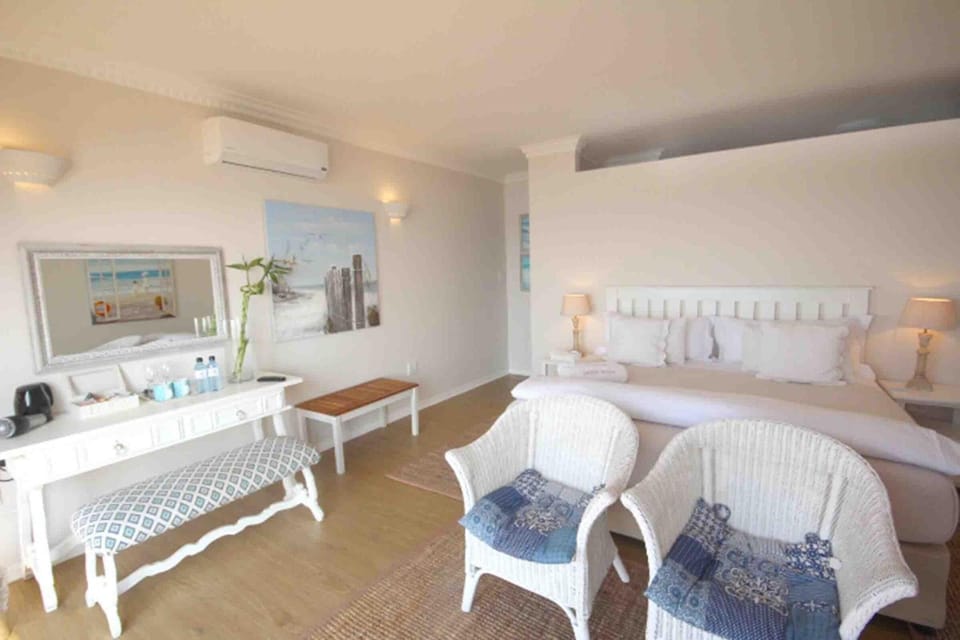 In-room safe, desk, WiFi (free), bed sheets