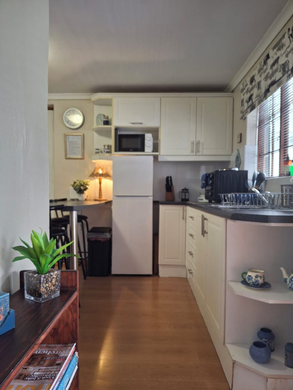 Unit 2 - Garden flat/Family Unit  | Private kitchen | Fridge, microwave, oven, stovetop