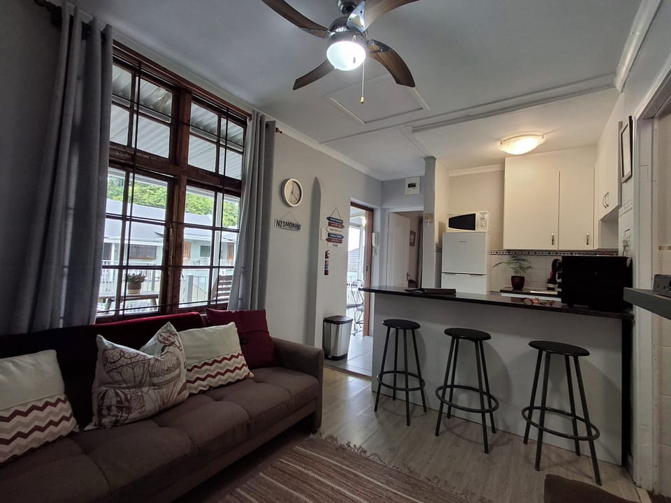 Cottage | Living area | TV