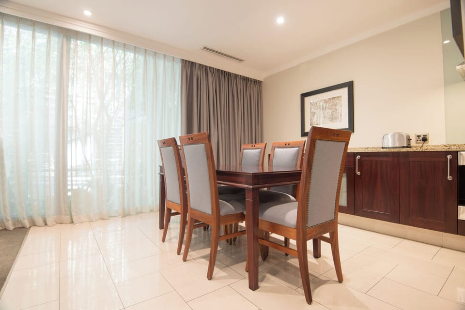 Suite, 1 Bedroom | In-room dining