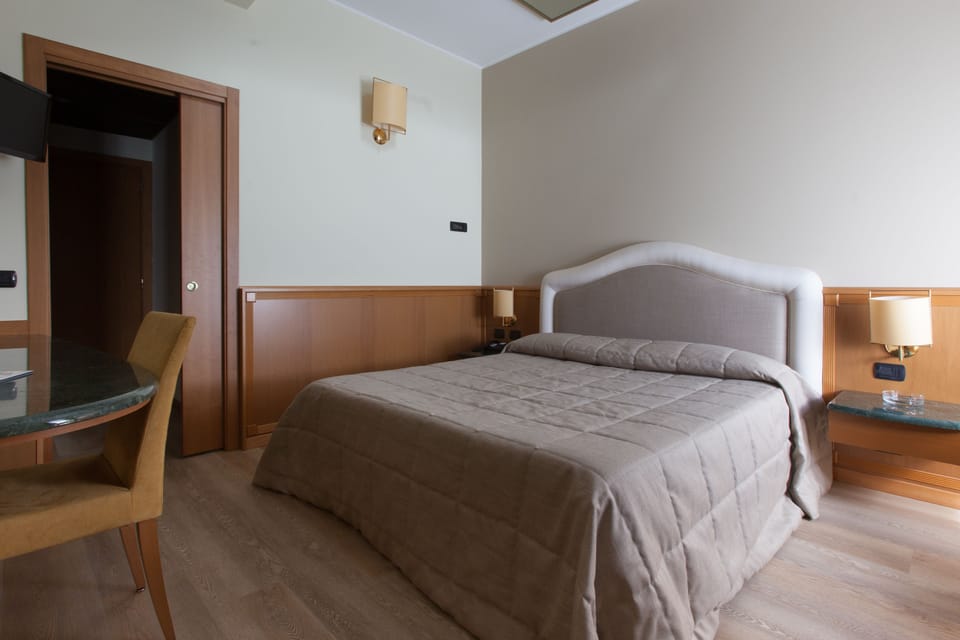 Down comforters, minibar, in-room safe, desk