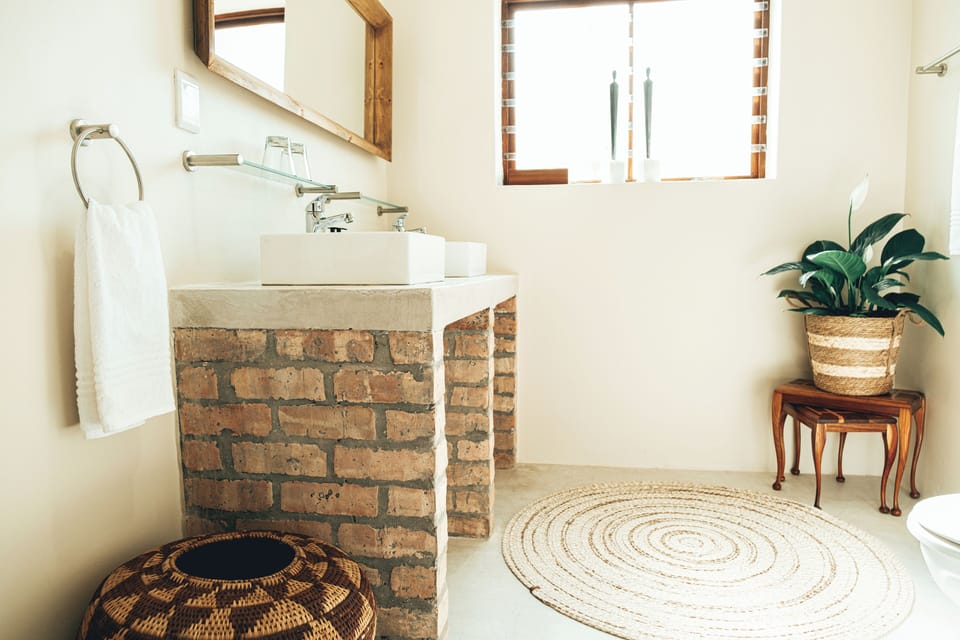 Deluxe Suite, 1 Bedroom | Bathroom | Shower, hair dryer, towels, soap