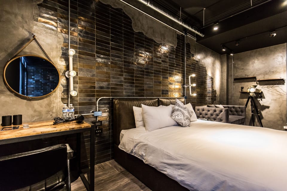 Modern Loft Room with Double Bed (4 min. walking distance from C/I) | Individually decorated, individually furnished, desk, free WiFi