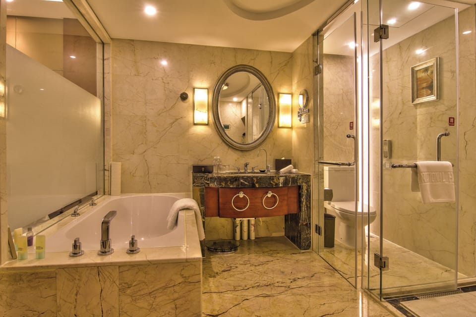 Premium Suite | Premium bedding, Select Comfort beds, free minibar, in-room safe