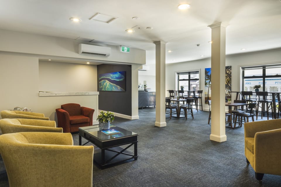 Lobby lounge