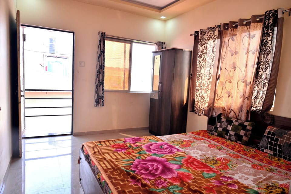 Rollaway beds, free WiFi, bed sheets