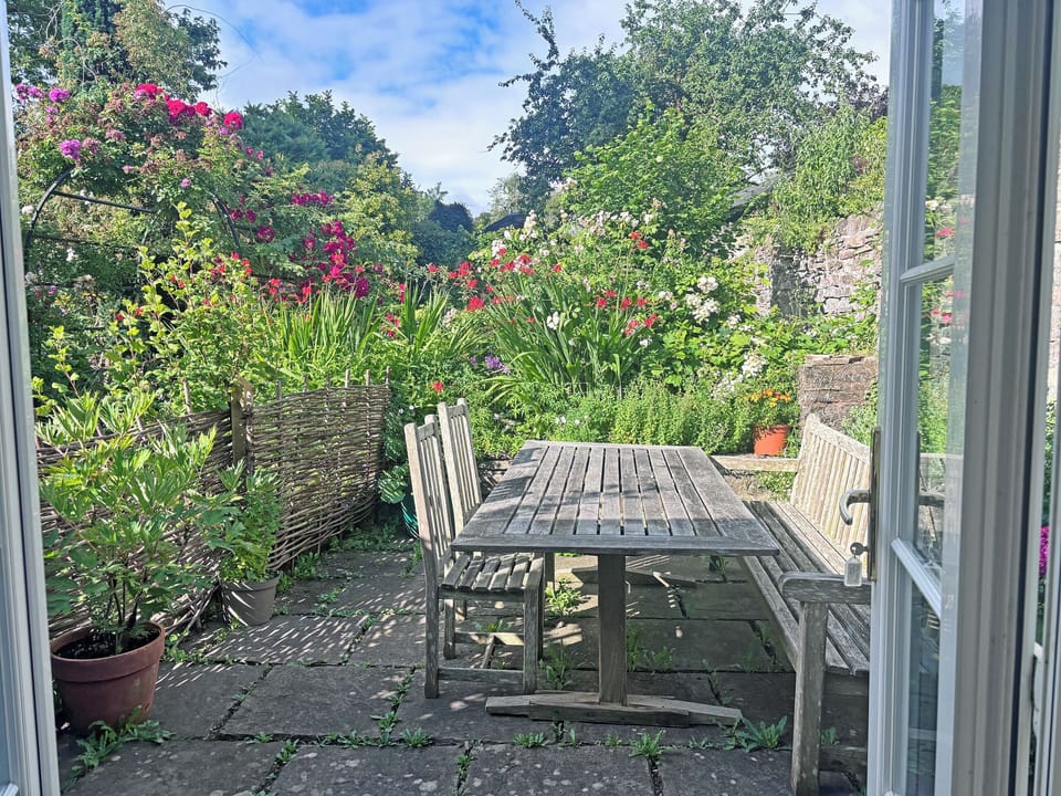 Sitting-out-area | Garden Cottage, Bampton
