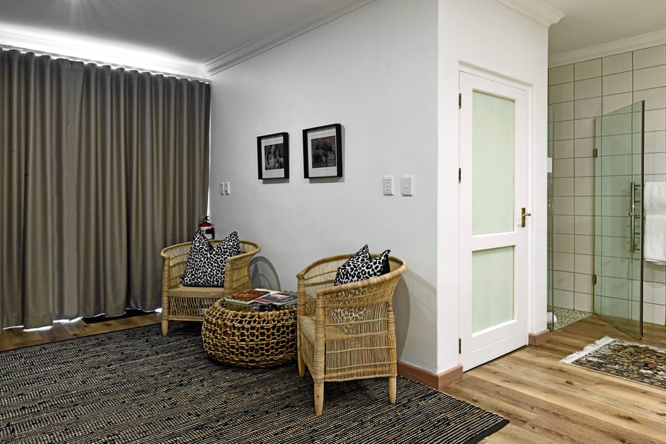 Courtyard (King Size)  | Minibar, in-room safe, individually decorated, individually furnished