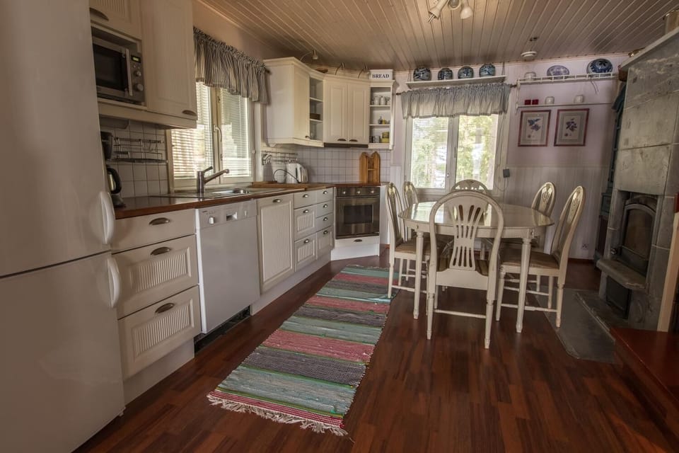 Traditional Cottage, 2 Bedrooms, Sea View, Beachside | Private kitchen | Full-size fridge, microwave, oven, stovetop